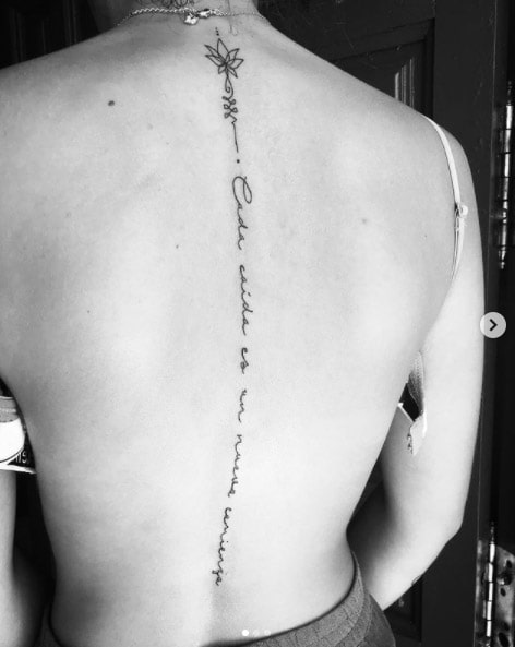 Tatuaje en la columna vertebral Anamontattoo